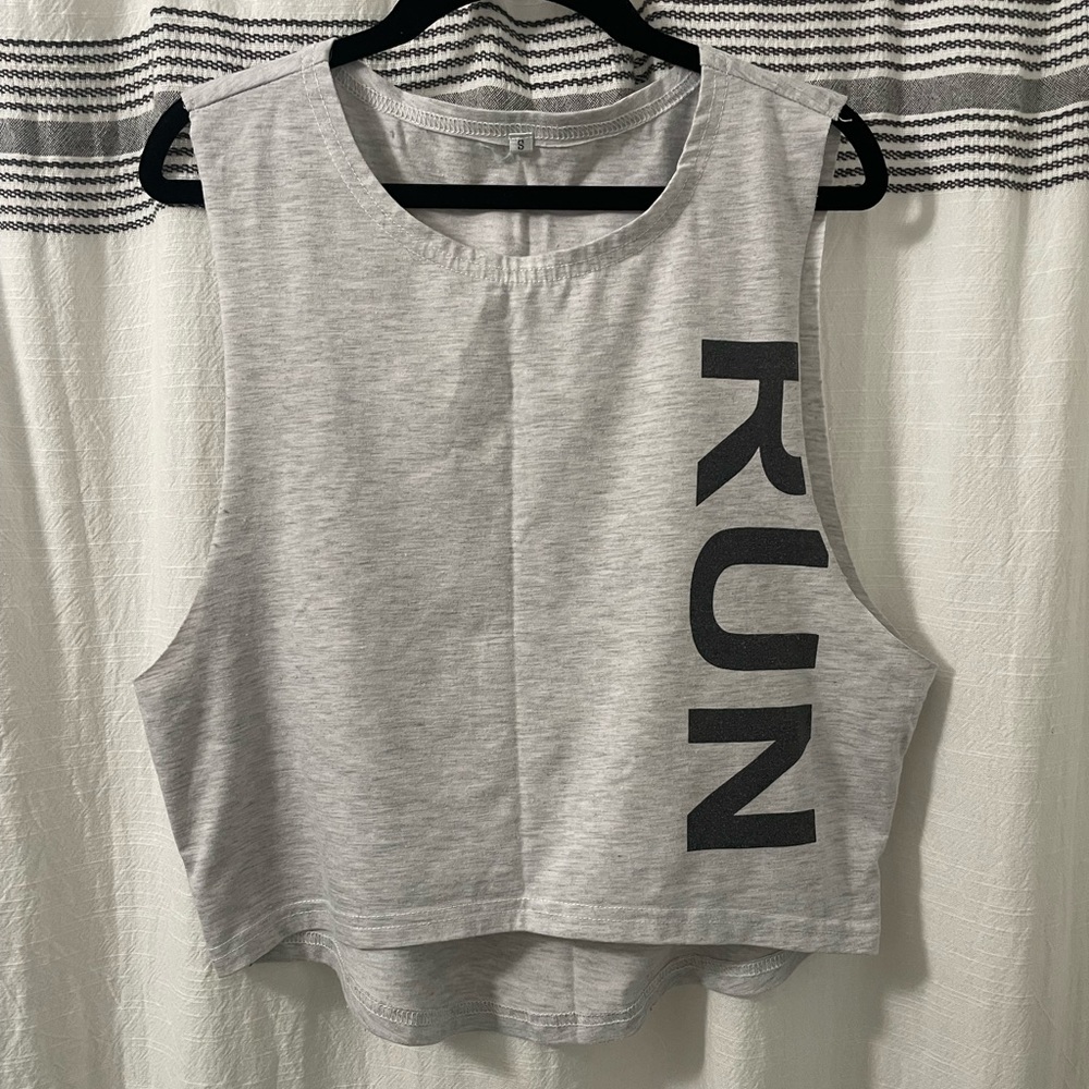 PRICE ⬇️ Cropped RUN Muscle Tank - Picture 3 of 4